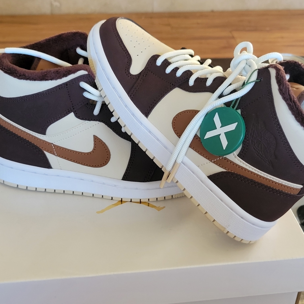 Nike jordan 1s, brown basalt/pecan oatmeal (cream dark chocolate) women's size 6